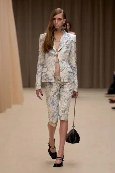 Look 28